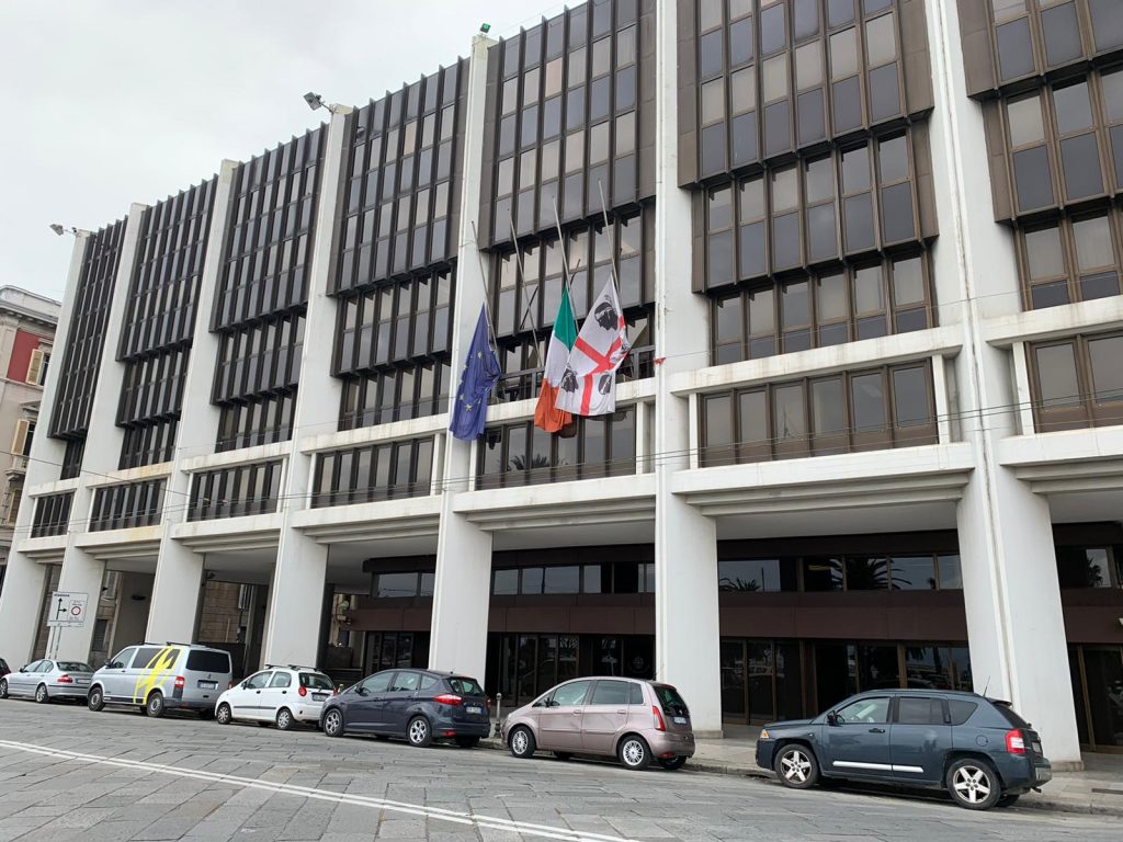 Bandiere a mezz’asta oggi in Consiglio regionale in segno di lutto per le vittime del coronavirus