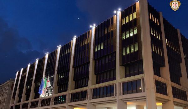 Giornata del sacrificio del lavoro italiano nel mondo: questa sera il Palazzo del Consiglio illuminato di bianco