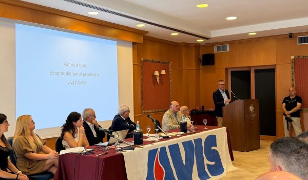 Premiazione laureati donatori, presidente Comandini ad Avis 'Siete straordinario esempio di impegno per il prossimo'